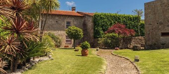 Host Wise - Rustic House with Pool and Garden