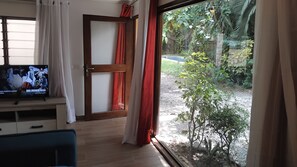 Interior - Studio & kitchen with garden & pool services included (Abidjan)