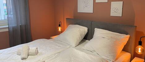 4 habitaciones, tabla de planchar con plancha y cuna de viaje