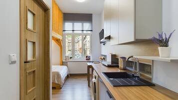 Apartment, 1 Bedroom, Kitchen | Private kitchen | Electric kettle, dining tables