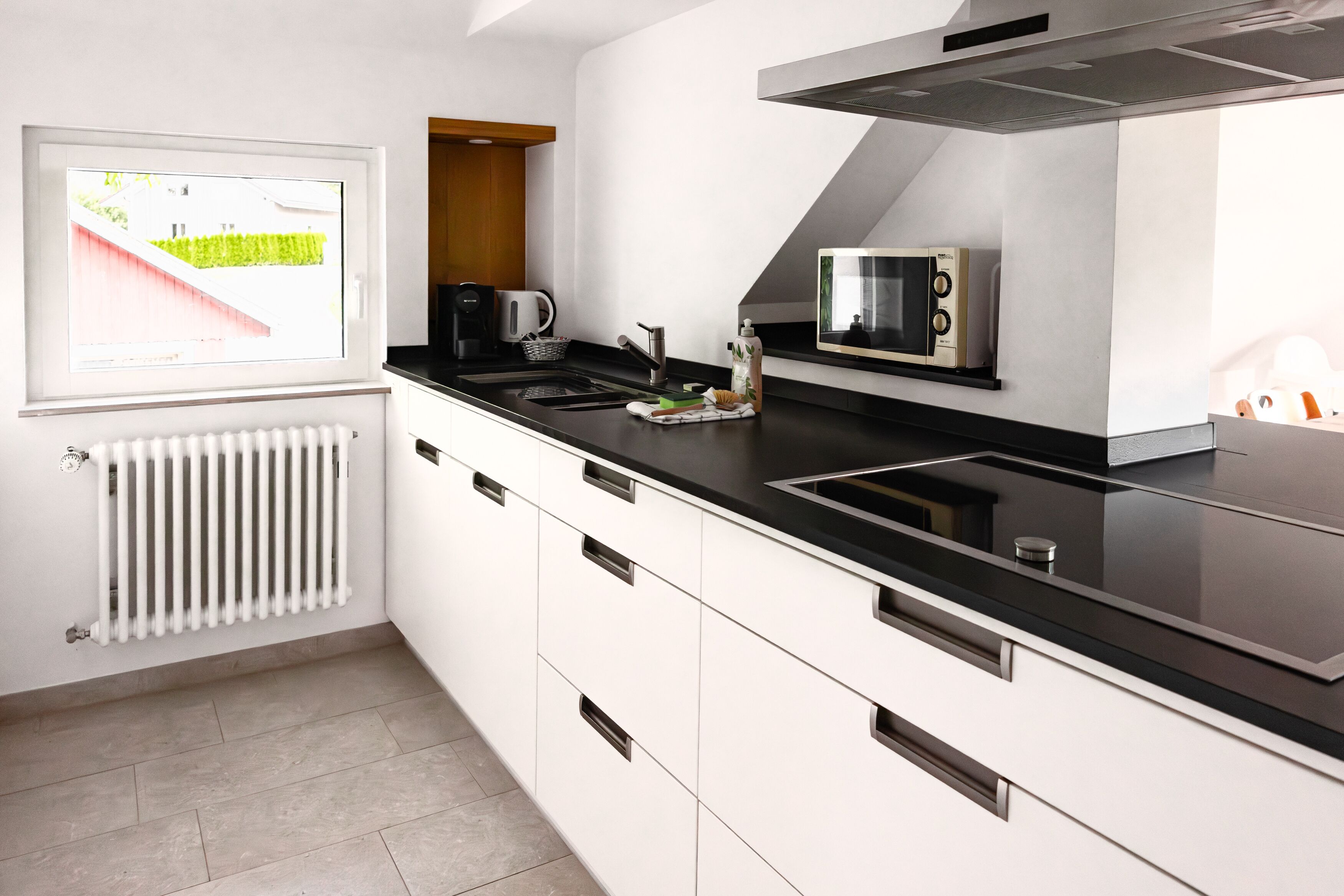 Kylskåp, mikrovågsugn, ugn och spishäll