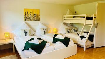 1 Schlafzimmer, Reisekinderbett, kostenloses WLAN, Bettwäsche