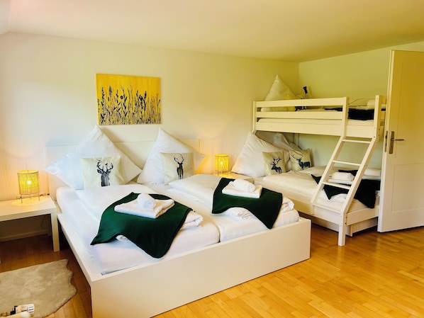 1 Schlafzimmer, Schreibtisch, Reisekinderbett, kostenloses WLAN