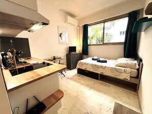 1 chambre, fer et planche à repasser, Wi-Fi gratuit, draps fournis