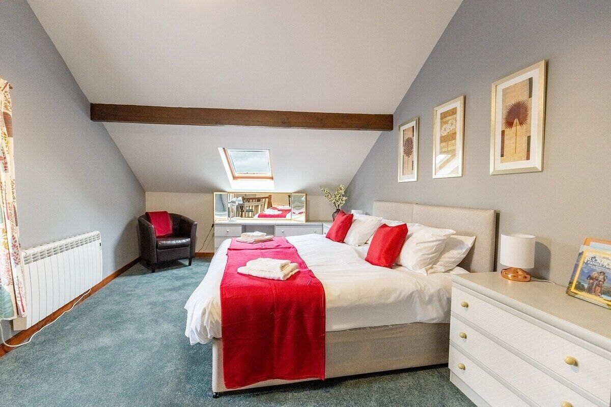 2 bedrooms, desk, iron/ironing board, travel cot