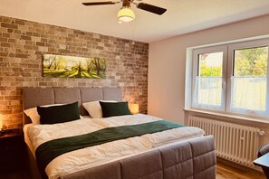 6 bedrooms, in-room safe, desk, iron/ironing board