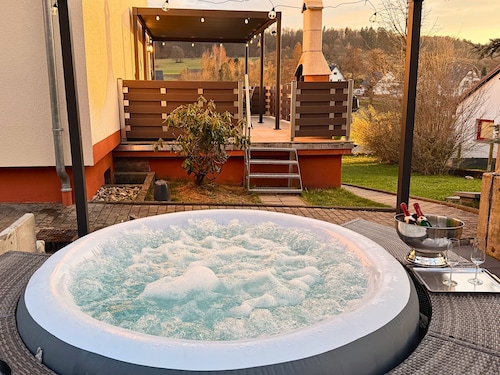 Large Holiday Home for Groups up to 17 Guests with Hot Tub & Playroom