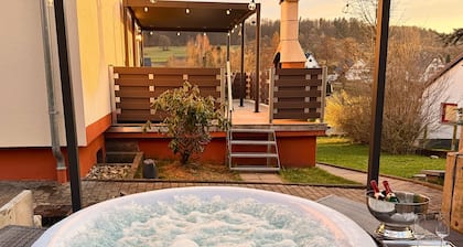 Large Holiday Home for Groups up to 17 Guests with Hot Tub & Playroom