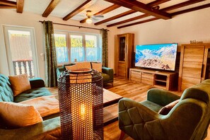 Smart TV, fireplace, ping pong, books