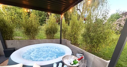 Large Holiday Home for Groups up to 17 Guests with Hot Tub & Playroom