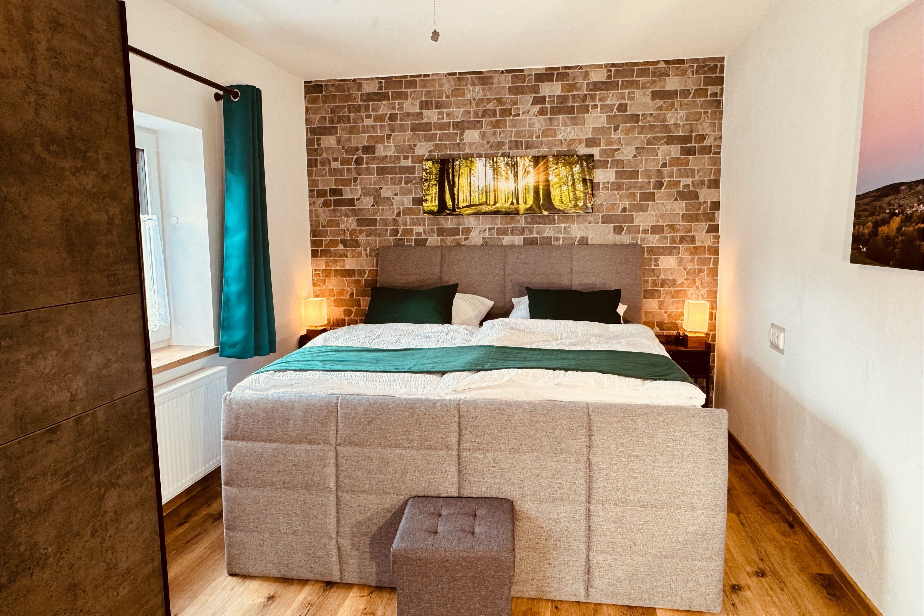 6 Schlafzimmer, Zimmersafe, Schreibtisch, Bügeleisen/Bügelbrett