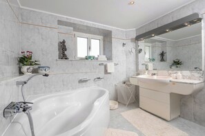 Kostenlose Toilettenartikel, Haartrockner, Handtücher, Seife
