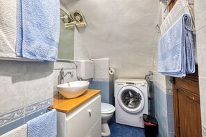 Dusche, Haartrockner, Bidet, Handtücher