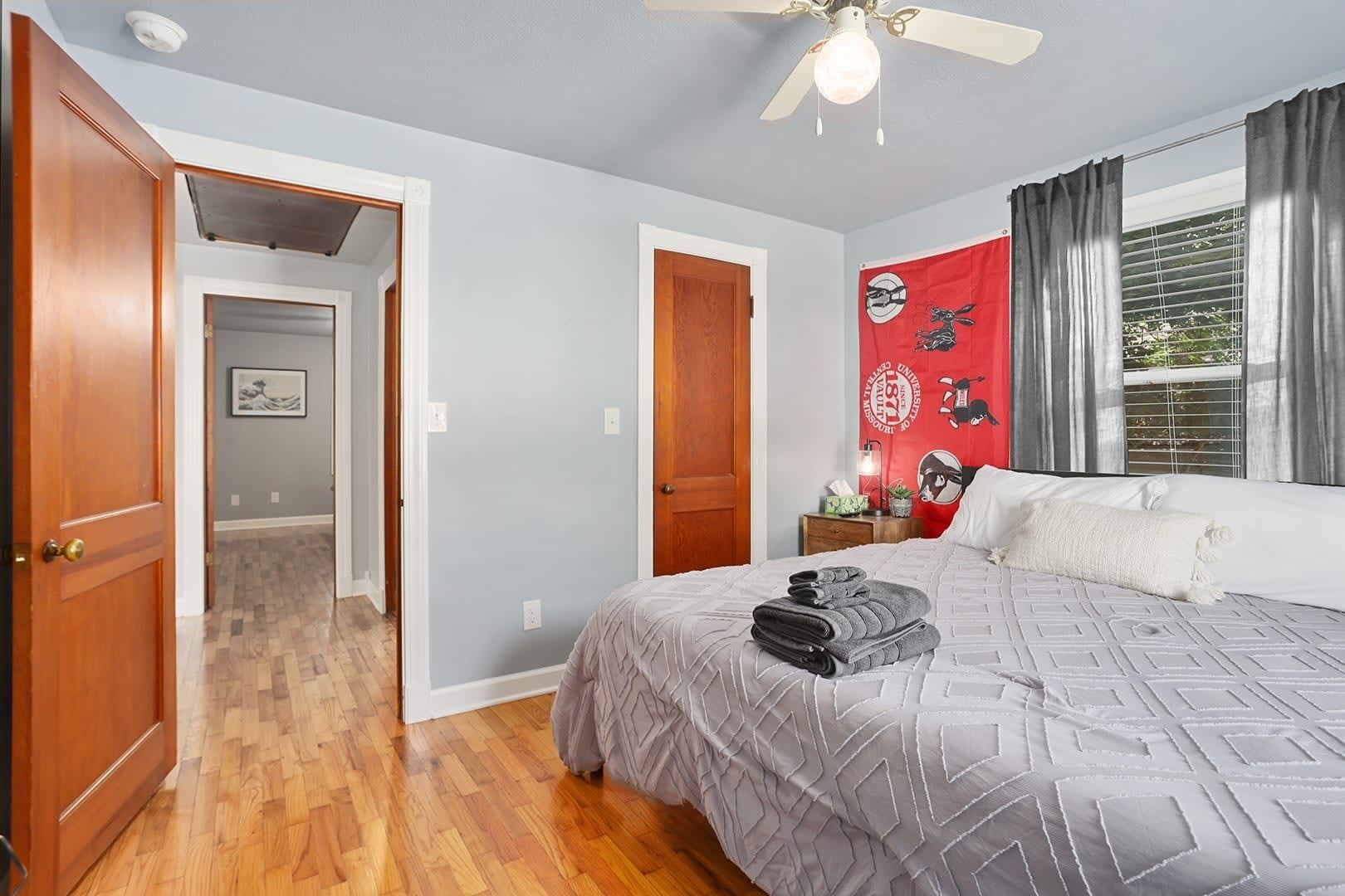 2 habitaciones, tabla de planchar con plancha, wifi y ropa de cama 