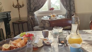 Free daily full breakfast