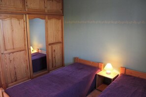 4 bedrooms, iron/ironing board, travel cot, free WiFi - Le Platane Cottage – Verdon Holiday Rental • Pool • New Air Conditioning (Montagnac-Montpezat)