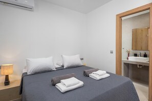 2 chambres, fer et planche à repasser, Wi-Fi gratuit, draps fournis