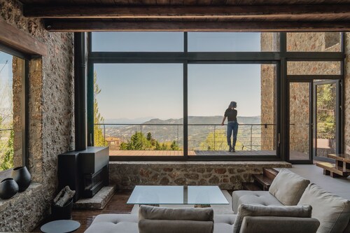 Unique chalet with breathtaking view in the mountains, 20 minutes from the sea!