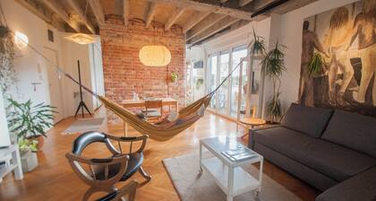 URBAN GREEN - Corner with a Story