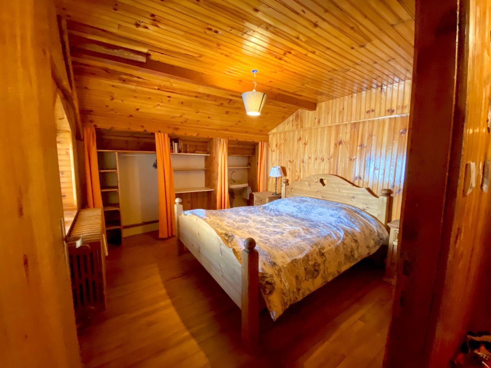 7 slaapkamers, een strijkplank/strijkijzer, wifi, beddengoed