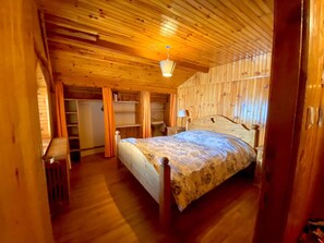 7 chambres, fer et planche à repasser, Wi-Fi, draps fournis