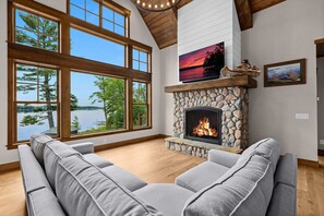 Télévision, cheminée