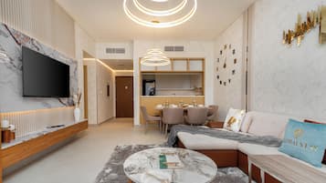 Apartamento luxo, 2 quartos, cozinha, vista para o canal | 2 quartos, individualmente decorados, individualmente mobiliados