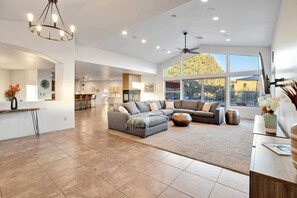 Smart-TV, peis, fotballspill og bordtennis