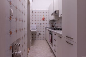 雪櫃、微波爐、焗爐、爐具