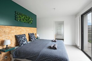 4 slaapkamers, een strijkplank/strijkijzer, gratis wifi, beddengoed