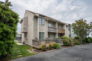 Exterior - End Unit 3 Bedroom Townhouse, Great 32nd St Location (Ocean City)