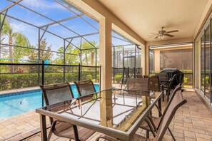 Outdoor dining - Kissimmee Villa: 9BR Oasis, Sleeps 16 (Kissimmee)