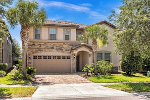 Exterior - Luxury 9BR Villa in Kissimmee | Sleeps 18 Guests (Kissimmee)