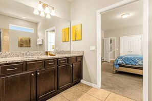 9 室のベッドルーム、アイロン / アイロン台、旅行用ベビーベッド、WiFi