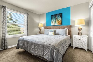 9 bedrooms, iron/ironing board, travel cot, WiFi - Family-Friendly Villa: 9BR, Pool & Close to Disney (Kissimmee)