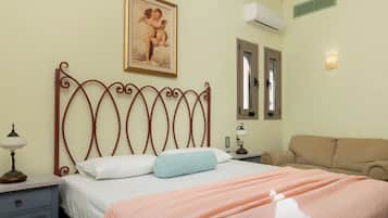 4 bedrooms, in-room safe, iron/ironing board, travel crib