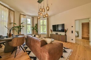 Apartamento premium, 2 quartos, para não fumantes, aceita animais de estimação | Individualmente mobiliados, quartos à prova de som