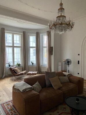 Design Apartment | Individually furnished, soundproofing, iron/ironing board, free WiFi - Aeronaut Suites powered by Pearl1 (Berlin)