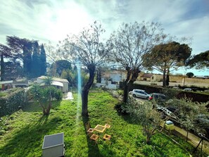 المنطقة المحيطة بالمنشأة