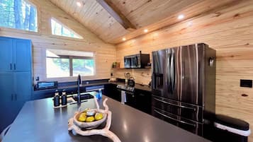 雪櫃、微波爐、焗爐、爐具