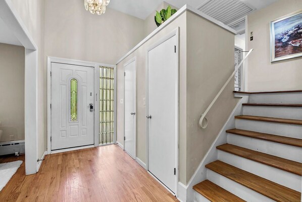 Interior - Château at Longmeadow, Luxurious Home, 5 min from MGM & Basketball Hall of Fame (Longmeadow)