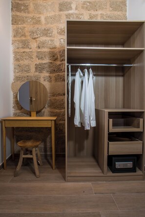 1 bedroom, iron/ironing board, free WiFi