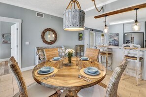 Dining - FREE BEACH SERVICE! Amazing Top Floor Views + Owner Managed at SummerHouse! (Mexico Beach)