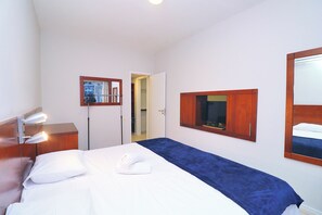 1 bedroom, desk, iron/ironing board, free WiFi - Rio Spot Copacabana Suites U053 (Rio de Janeiro)