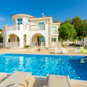 Villa | 4 bedrooms - Villa Komissa in Argaka (Argaka)