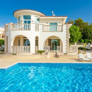 4 bedrooms - Villa Komissa in Argaka (Argaka)