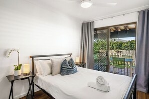 3 bedrooms, free WiFi, bed sheets - The ultimate peaceful beachside escape for a couple or holiday makers. (Ballina Shire)