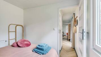 2 makuuhuonetta, silitysrauta/-lauta, ilmainen Wi-Fi, vuodevaatteet