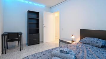 3 slaapkamers, een strijkplank/strijkijzer, gratis wifi, beddengoed