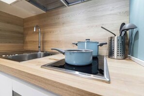 Fridge, microwave, stovetop, electric kettle - Il Chiostro 4 - Monolocale (Vimercate)